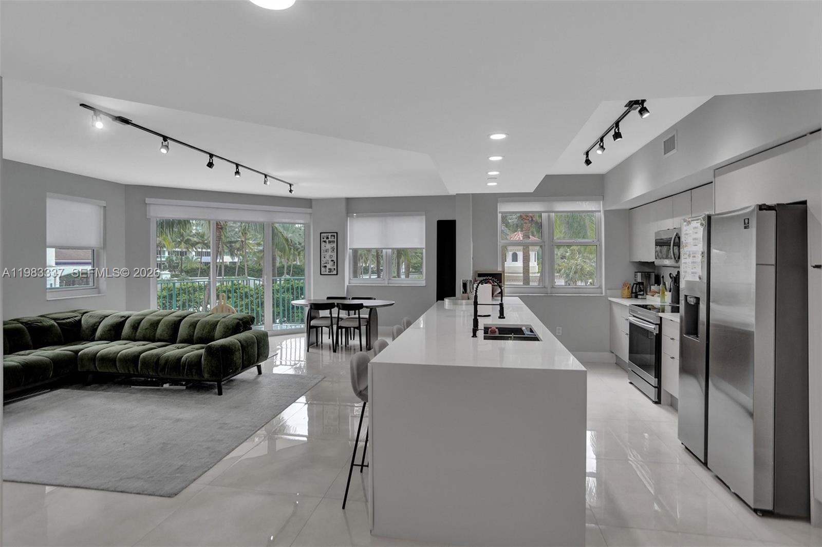 20000 E Country Club Dr #211, Aventura FL 33180