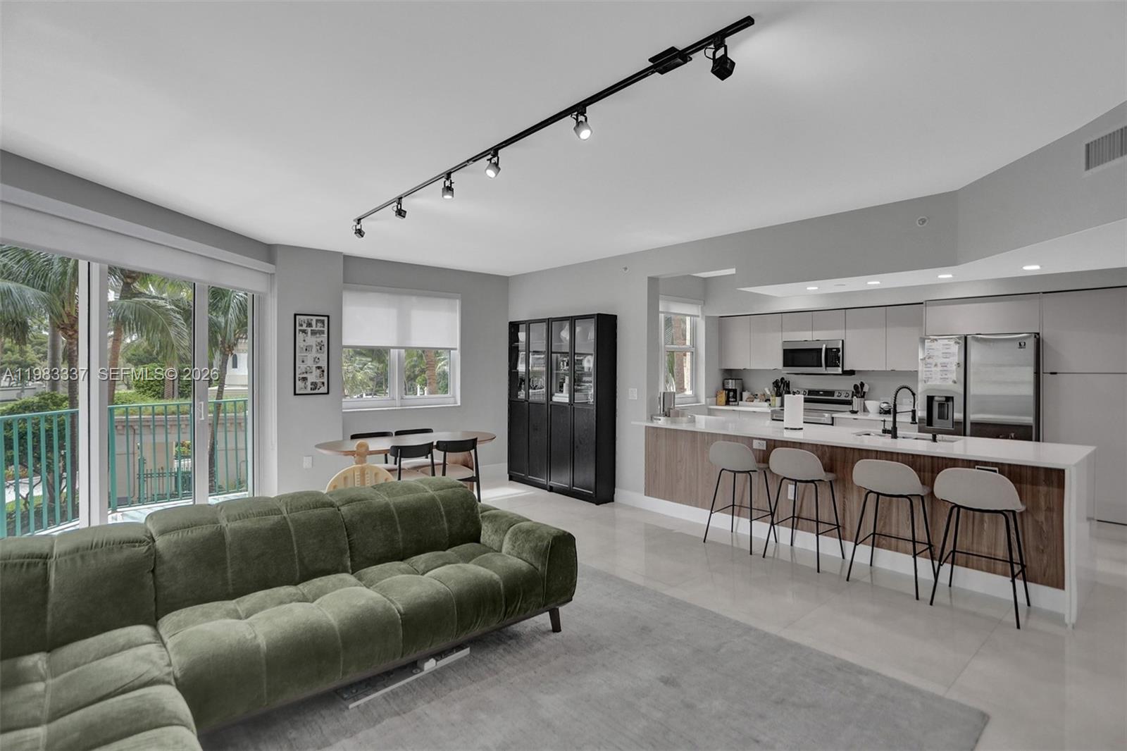 20000 E Country Club Dr #211, Aventura FL 33180
