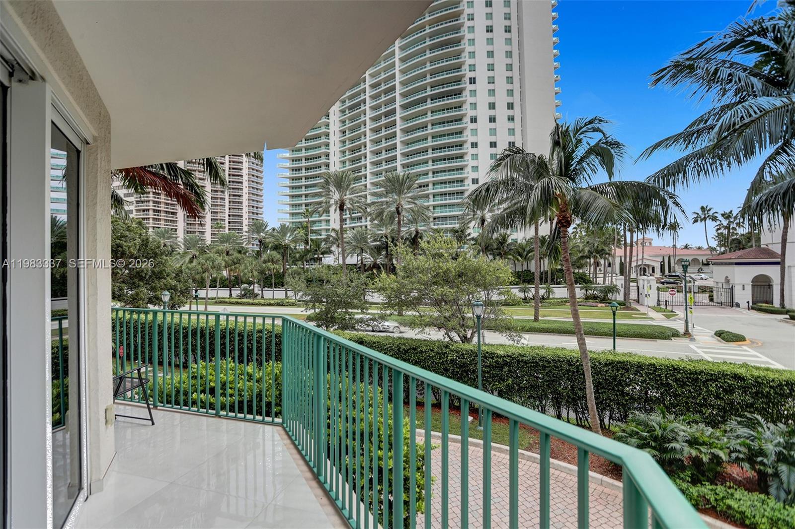20000 E Country Club Dr #211, Aventura FL 33180