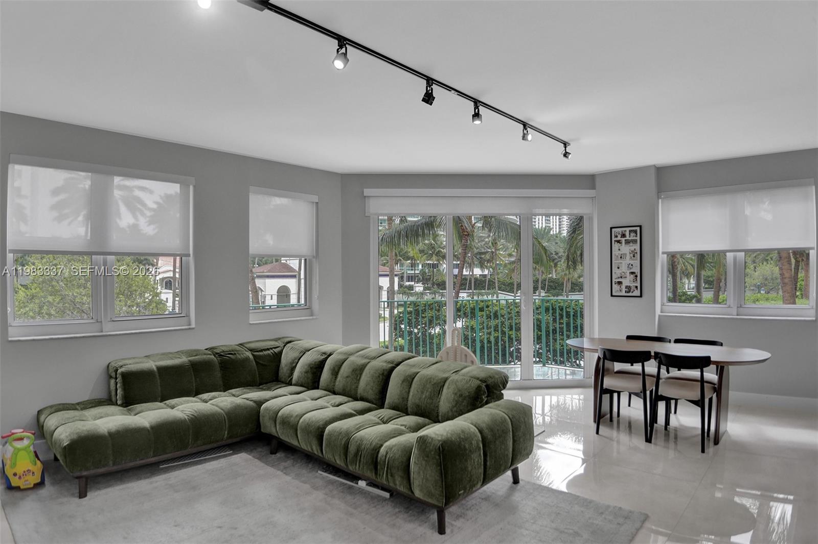 20000 E Country Club Dr #211, Aventura FL 33180