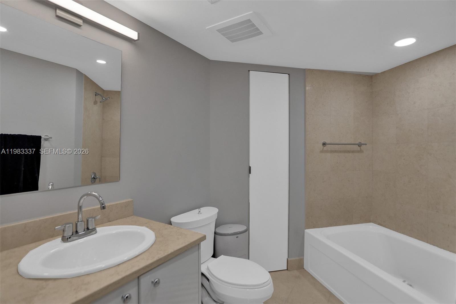 20000 E Country Club Dr #211, Aventura FL 33180