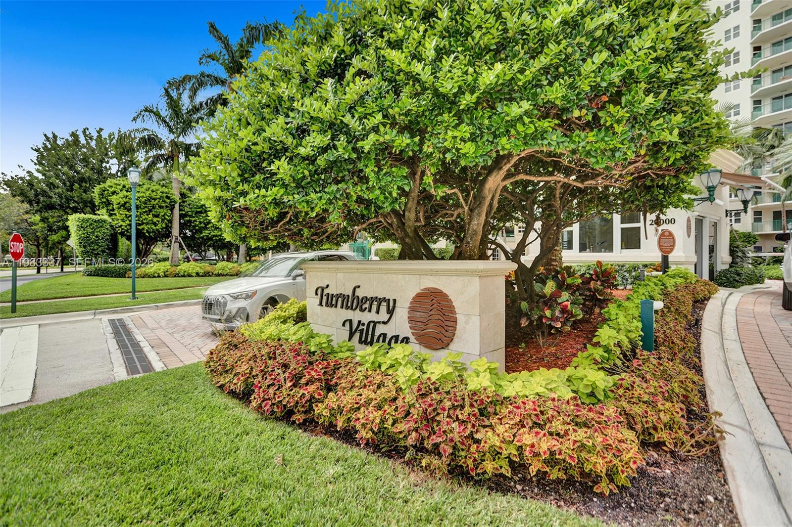 20000 E Country Club Dr #211, Aventura FL 33180