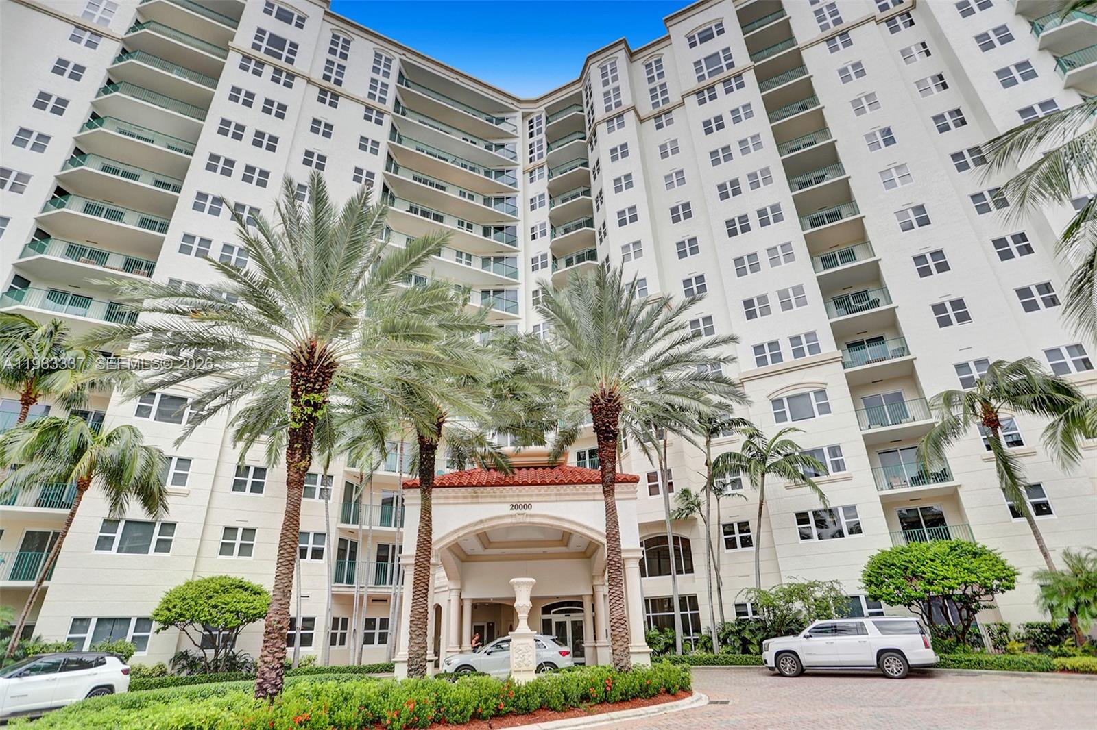 20000 E Country Club Dr #211, Aventura FL 33180