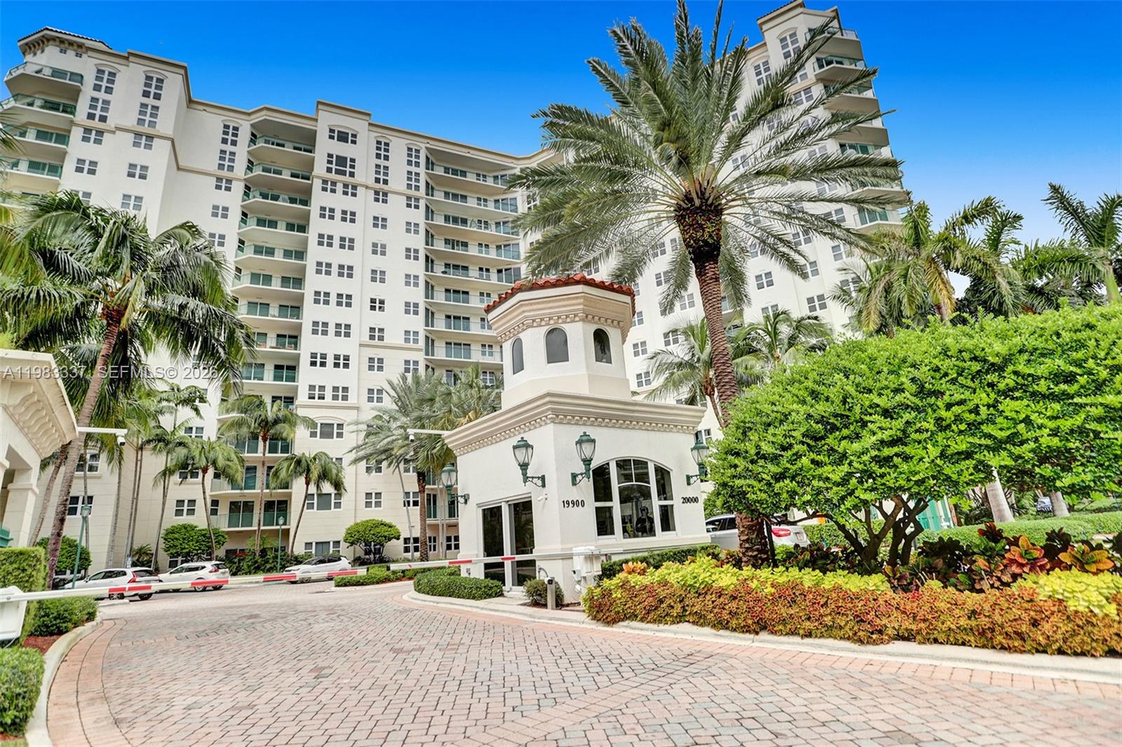 20000 E Country Club Dr #211, Aventura FL 33180