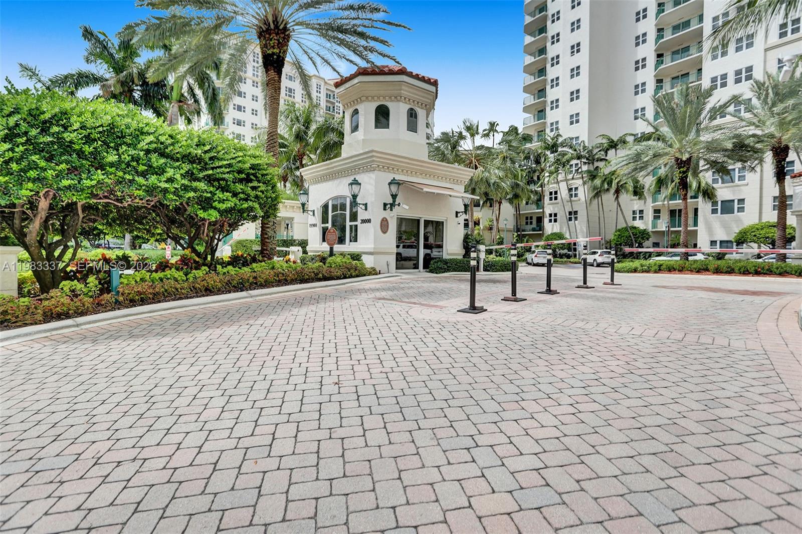 20000 E Country Club Dr #211, Aventura FL 33180