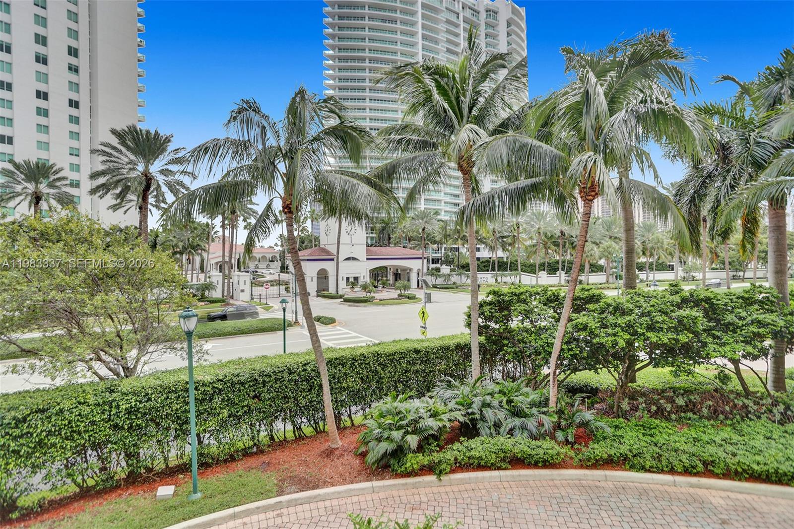 20000 E Country Club Dr #211, Aventura FL 33180