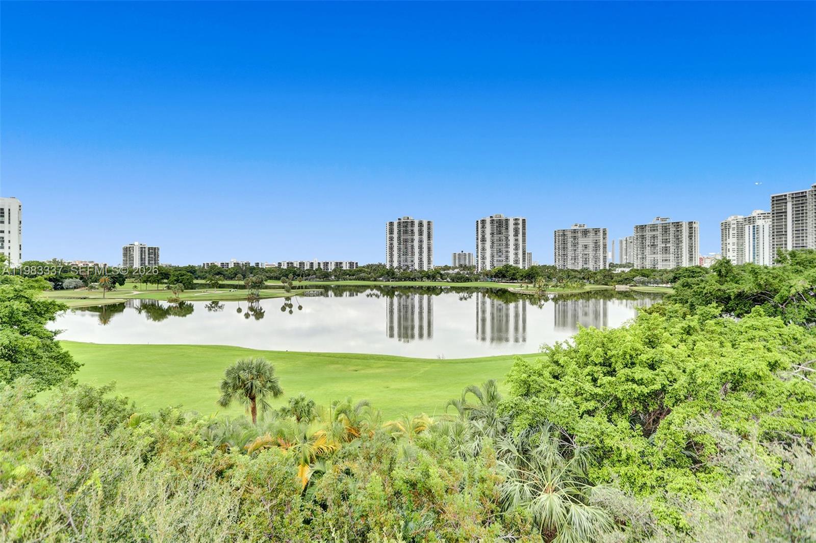 20000 E Country Club Dr #211, Aventura FL 33180