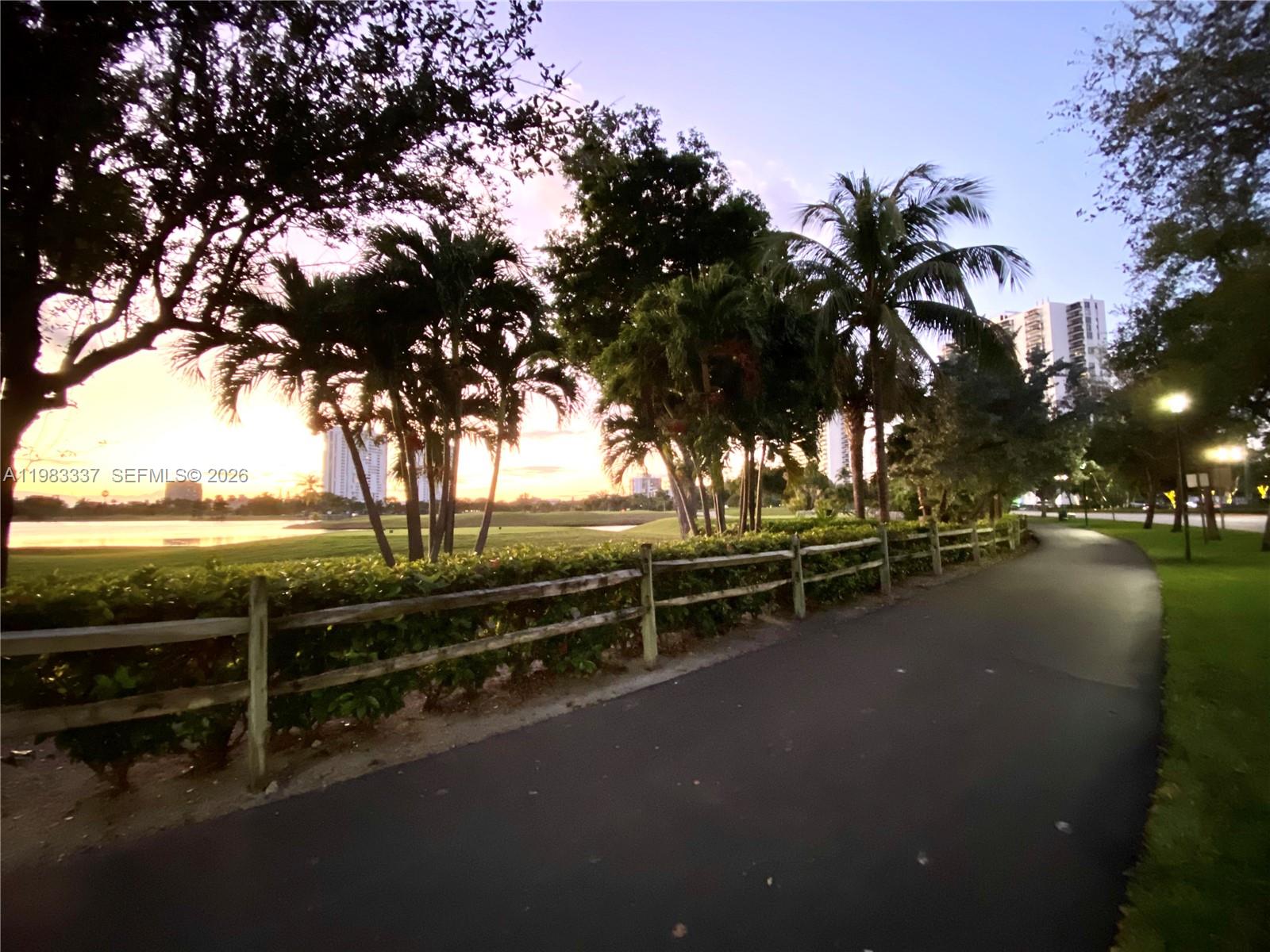 20000 E Country Club Dr #211, Aventura FL 33180