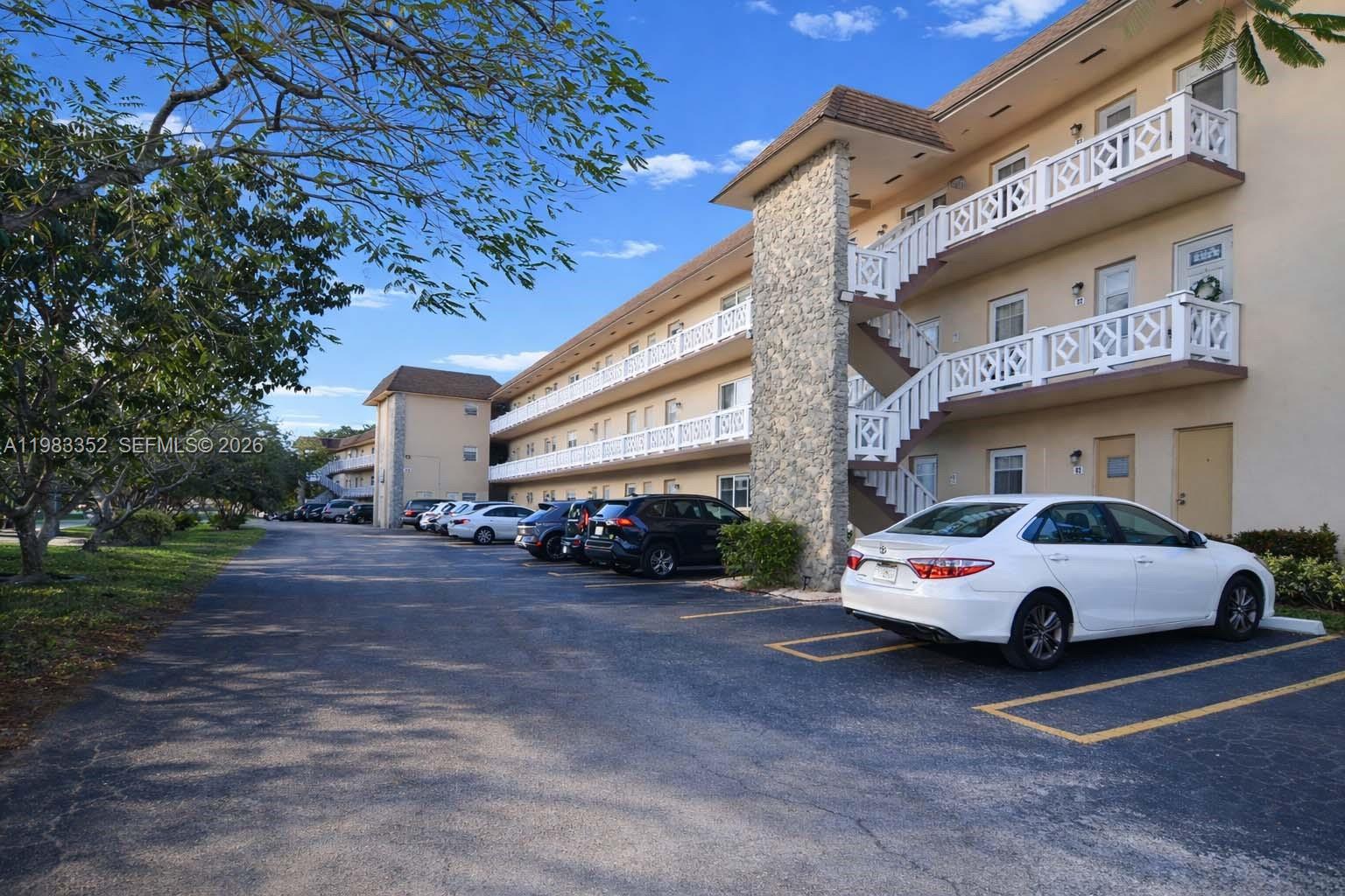 3530 NW 52nd Ave #509, Lauderdale Lakes FL 33319