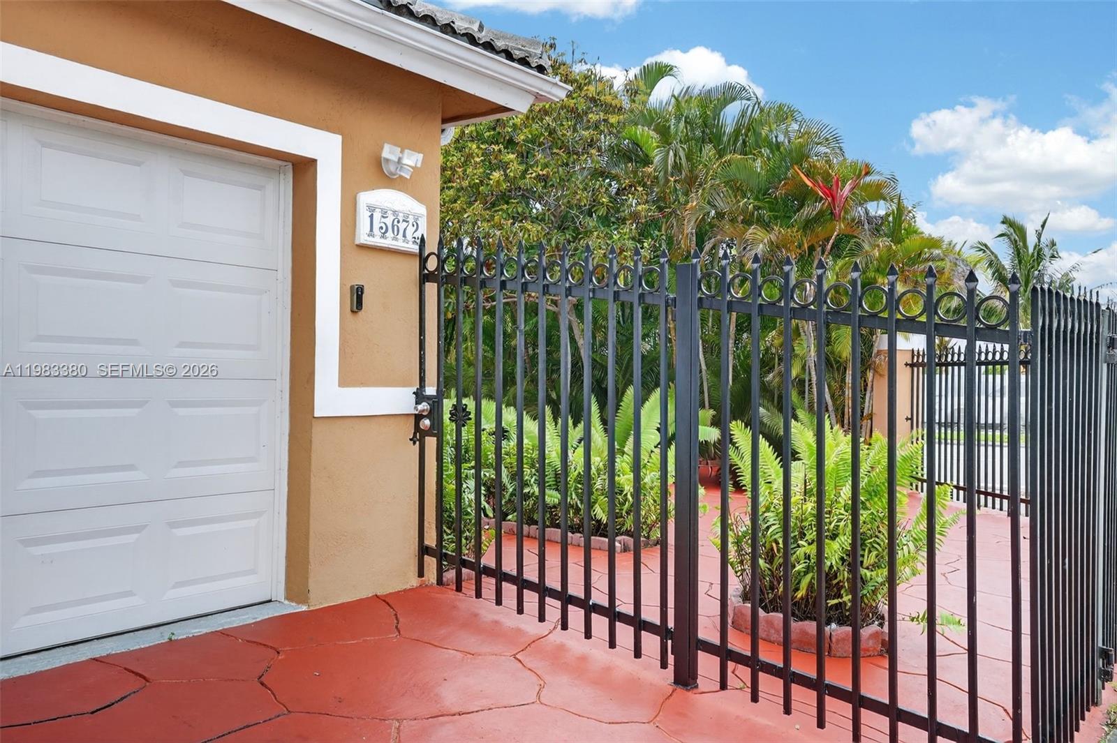 15672 SW 91st Ln, Miami FL 33196