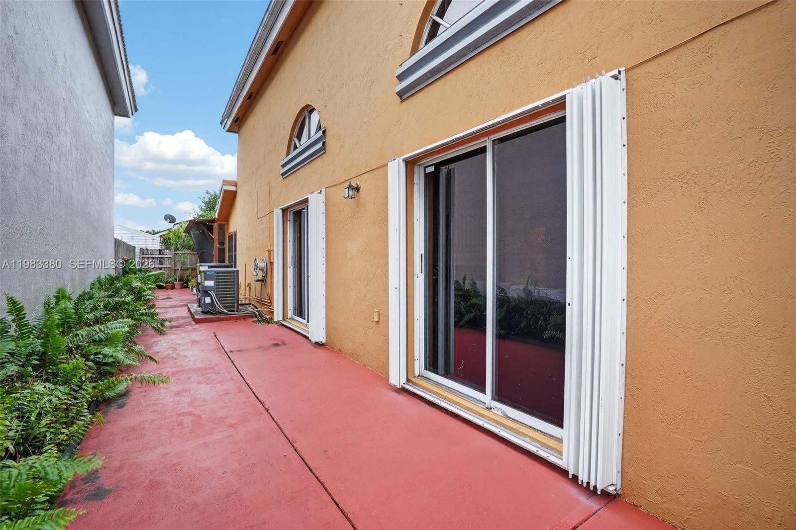 15672 SW 91st Ln, Miami FL 33196