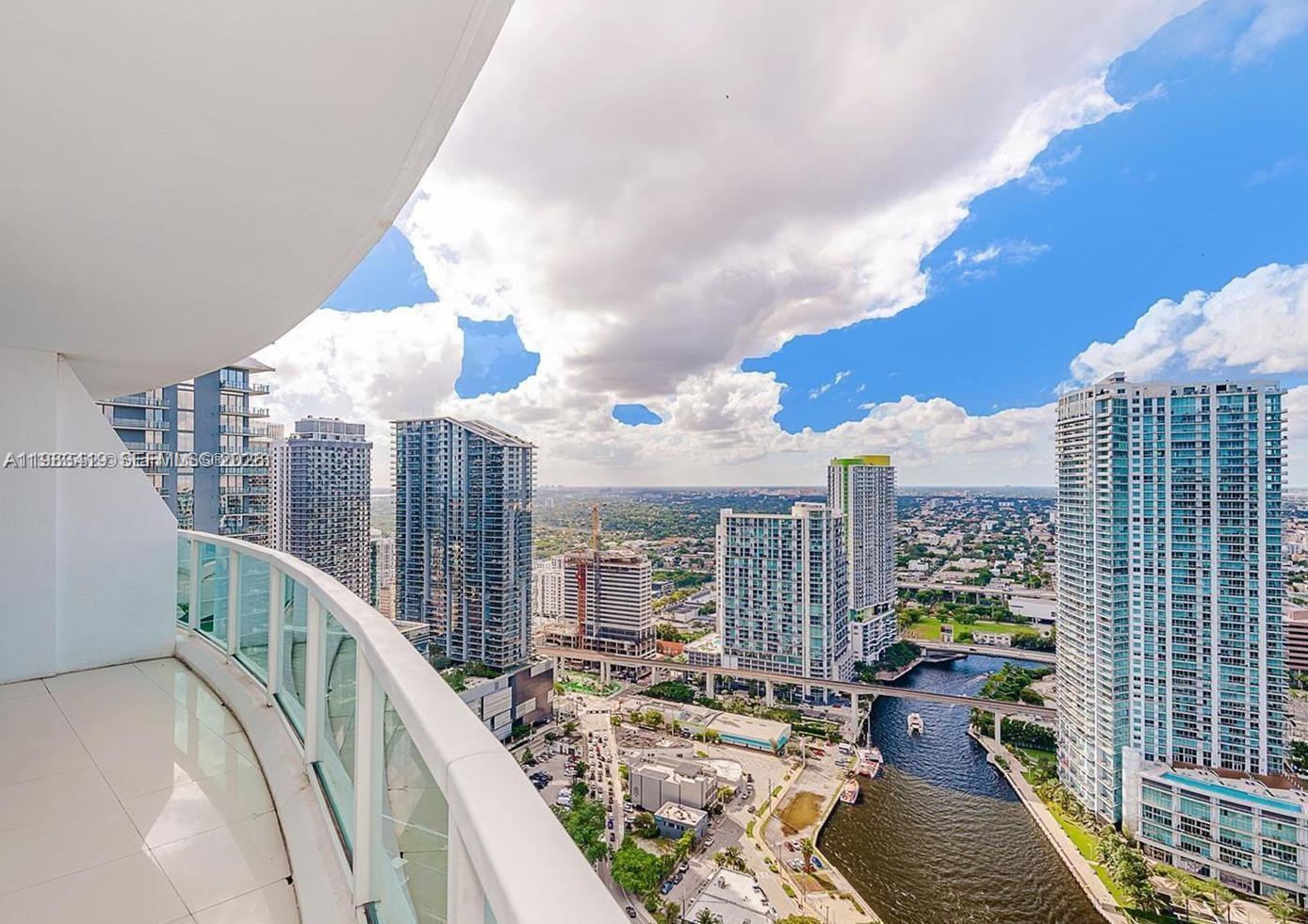 41 SE 5th St #2417, Miami FL 33131