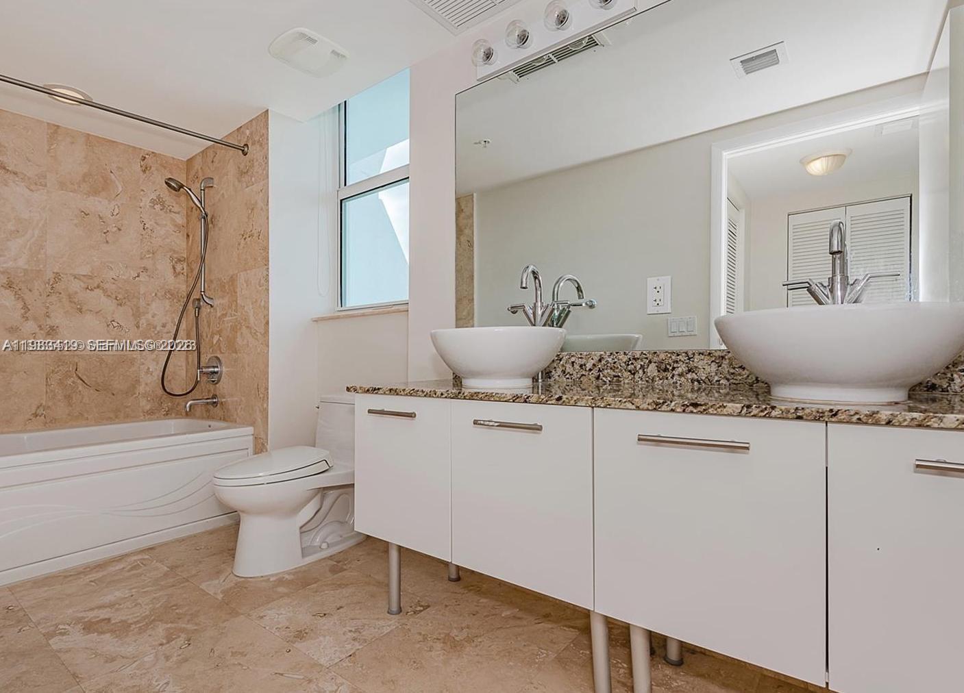 41 SE 5th St #2417, Miami FL 33131