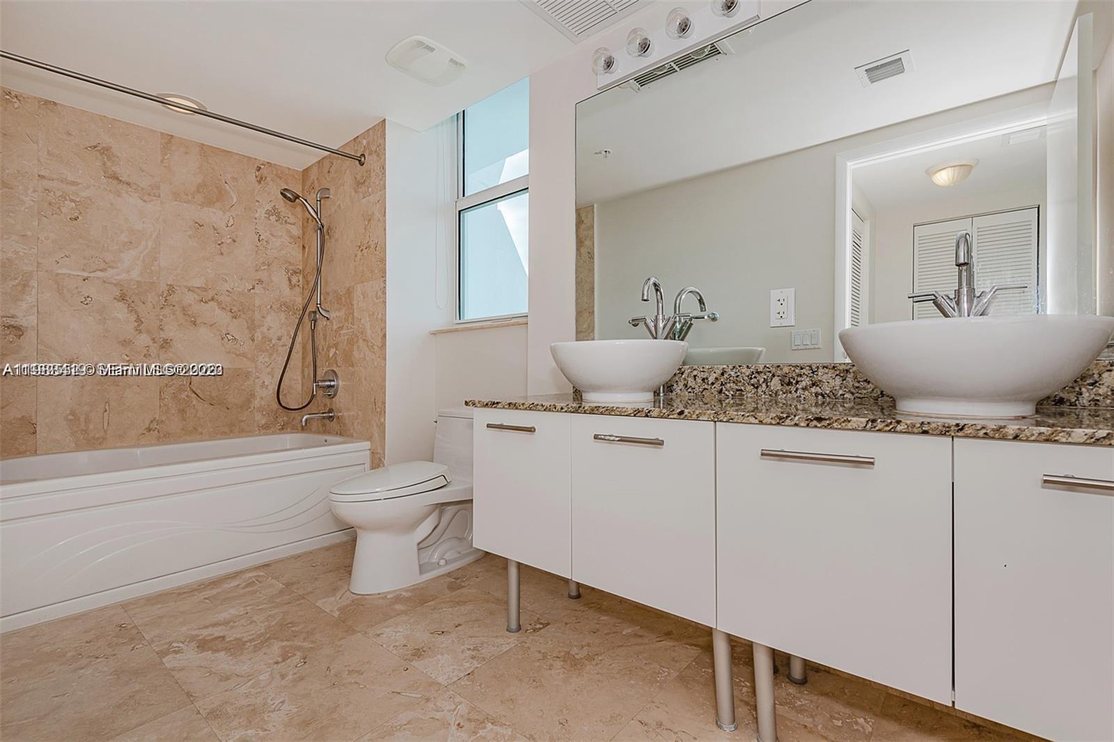 41 SE 5th St #2417, Miami FL 33131