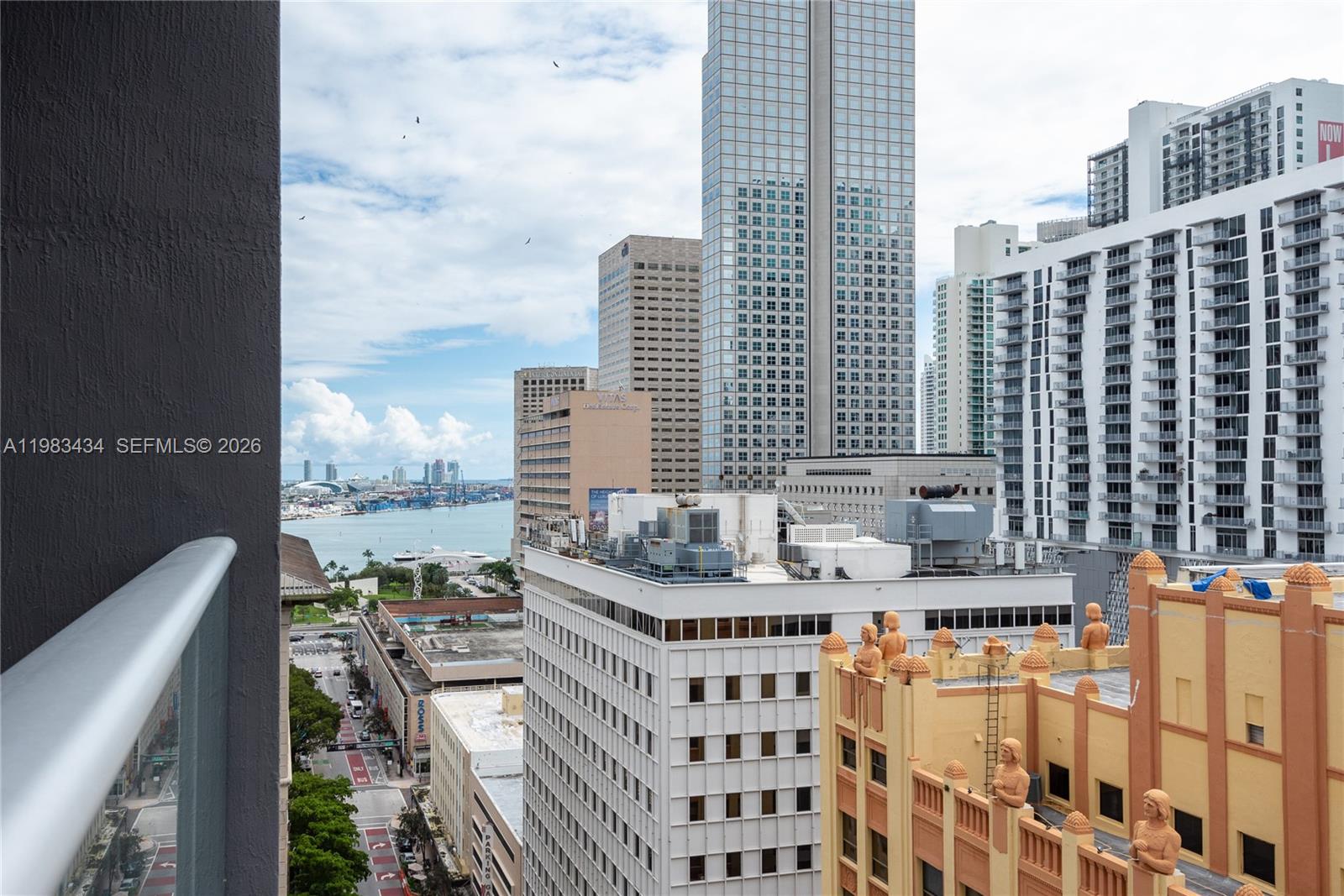 151 SE 1st St #1709, Miami FL 33131
