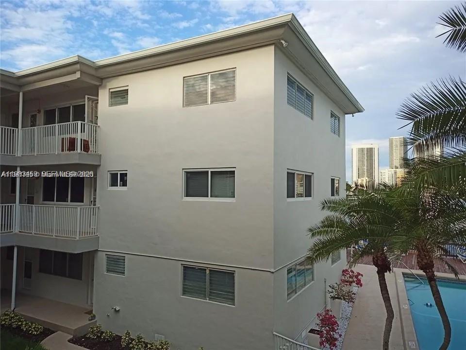 462 Golden Isles Dr #202, Hallandale Beach FL 33009