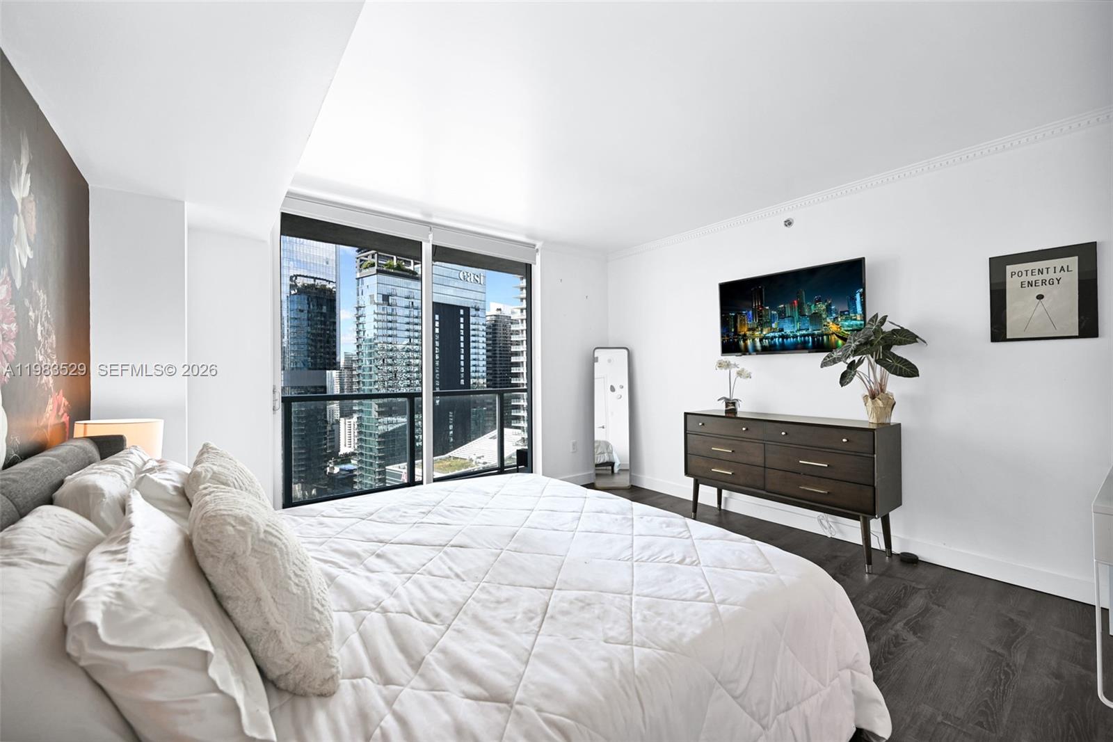 55 SE 6th St #3404, Miami FL 33131
