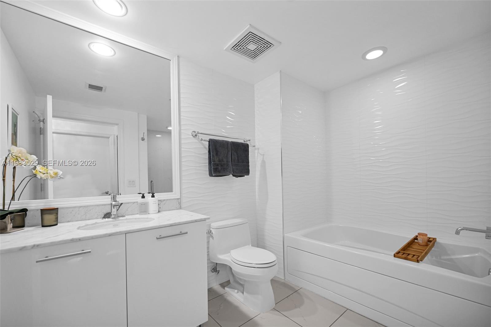 55 SE 6th St #3404, Miami FL 33131