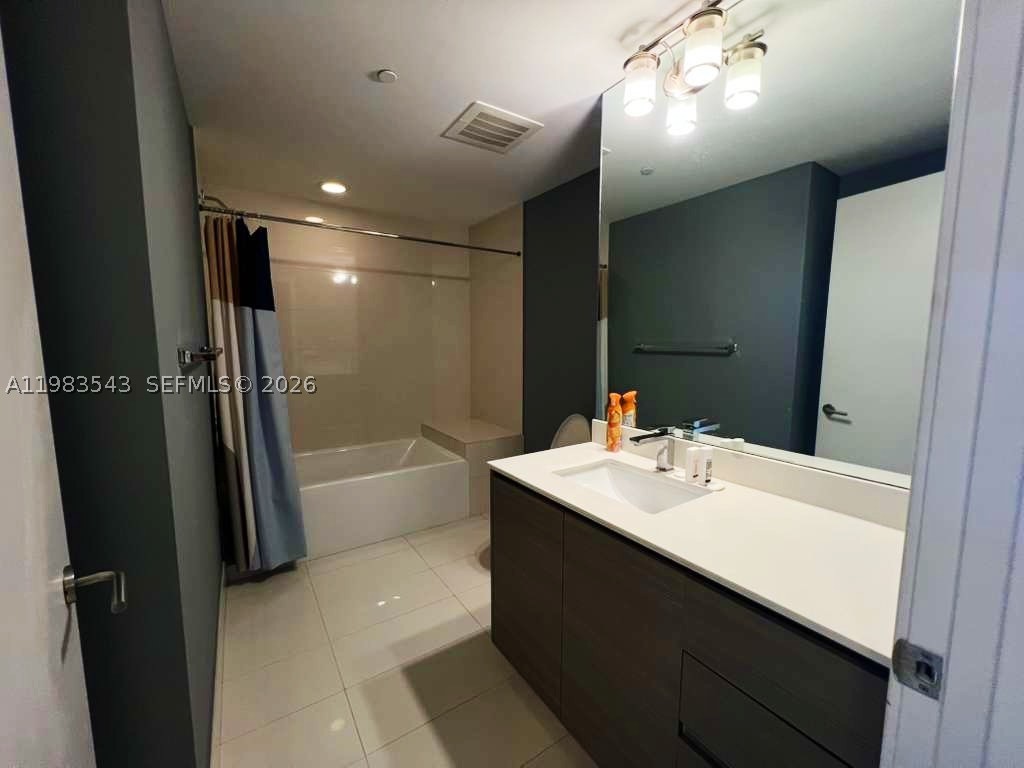 460 NE 28th St #1407, Miami FL 33137