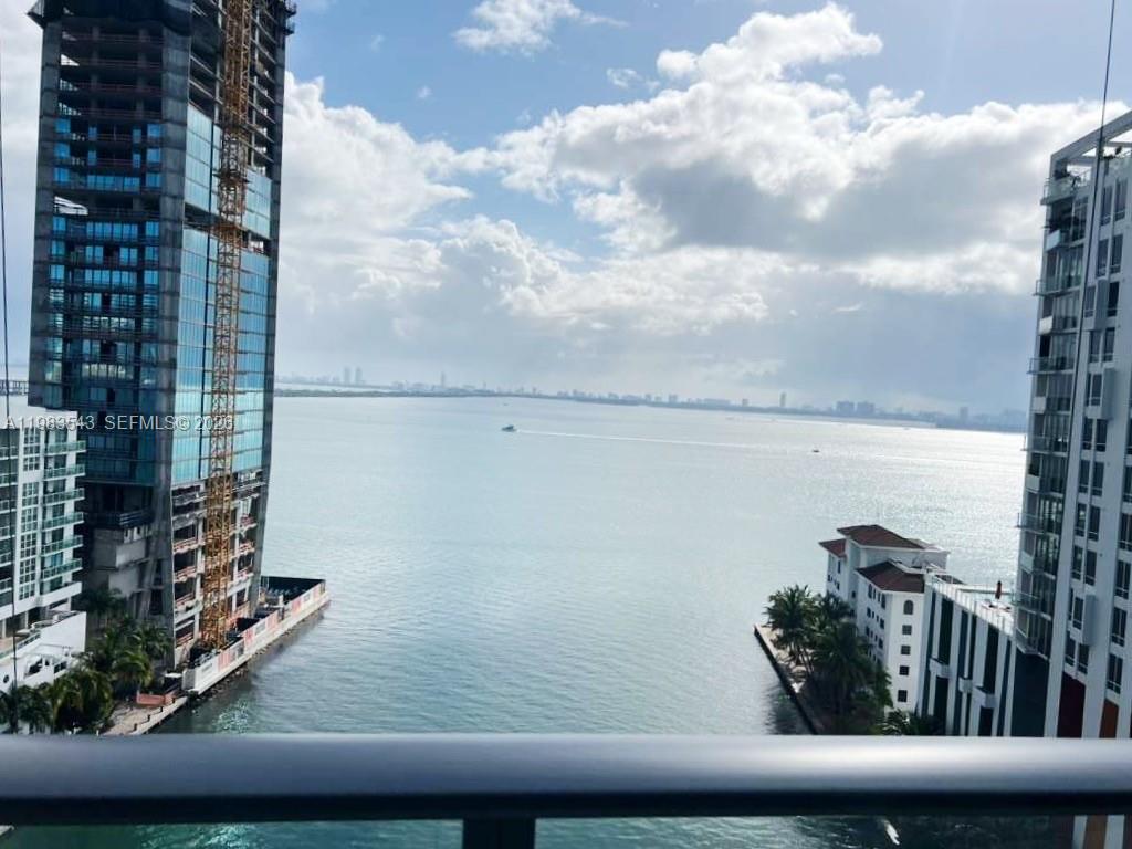 460 NE 28th St #1407, Miami FL 33137