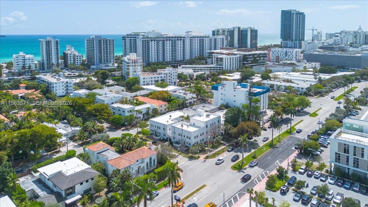 2463 Pine Tree Dr #PH, Miami Beach FL 33140