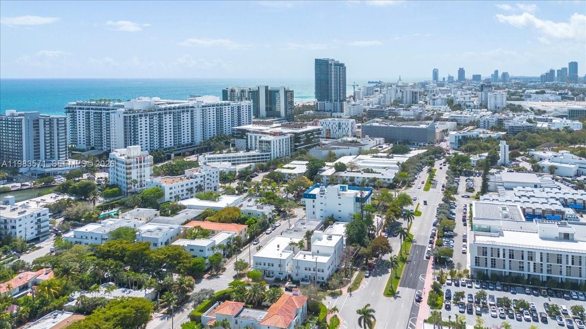 2463 Pine Tree Dr #PH, Miami Beach FL 33140