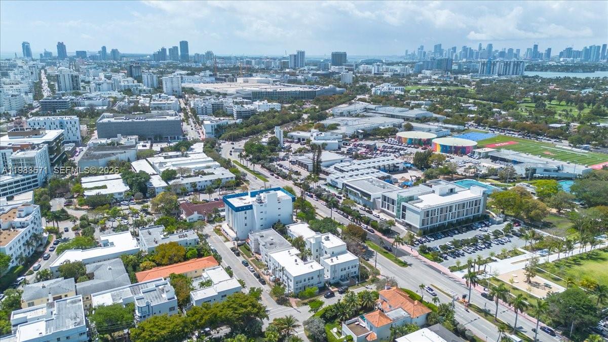 2463 Pine Tree Dr #PH, Miami Beach FL 33140