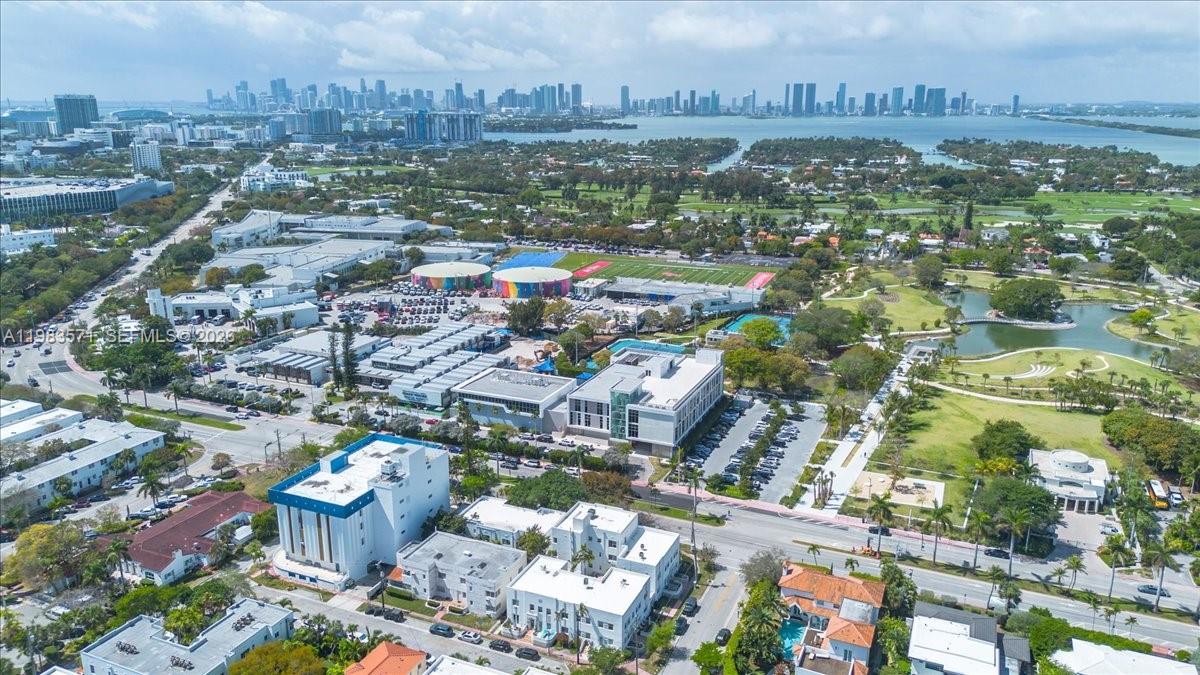 2463 Pine Tree Dr #PH, Miami Beach FL 33140