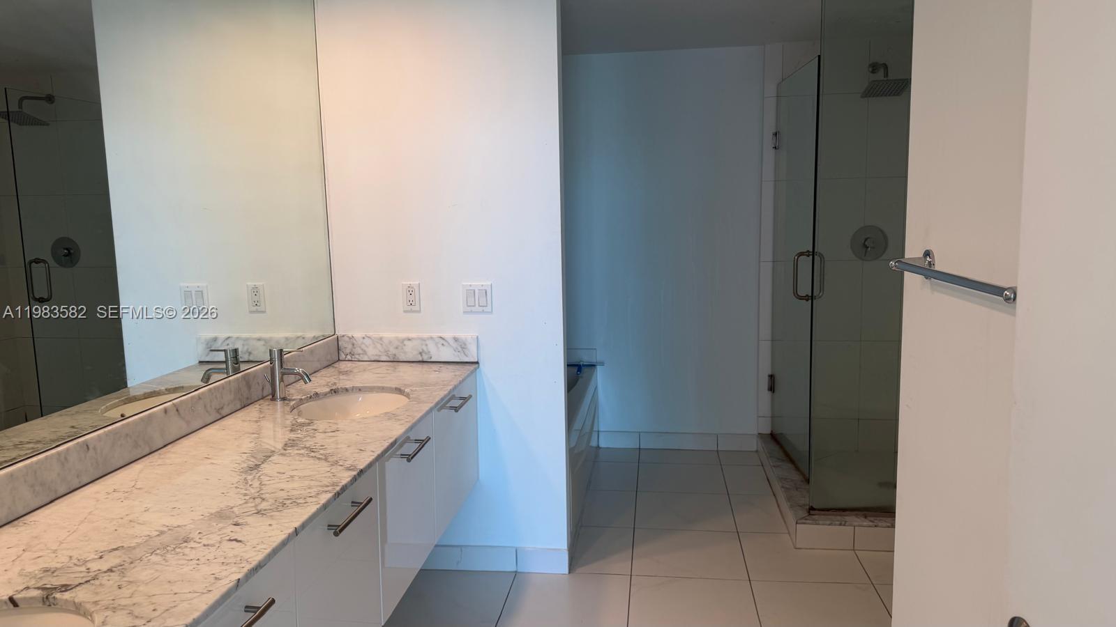 500 Brickell Ave #3005, Miami FL 33131