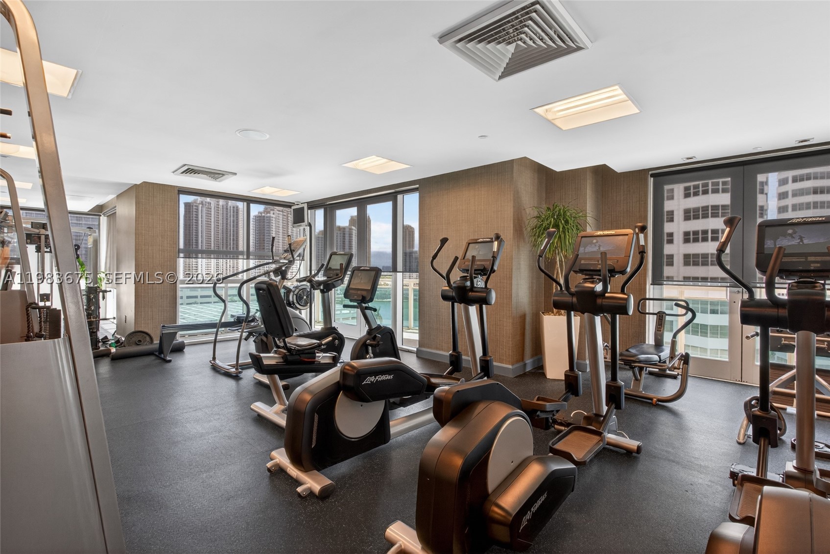 950 Brickell Bay Dr #4100, Miami FL 33131