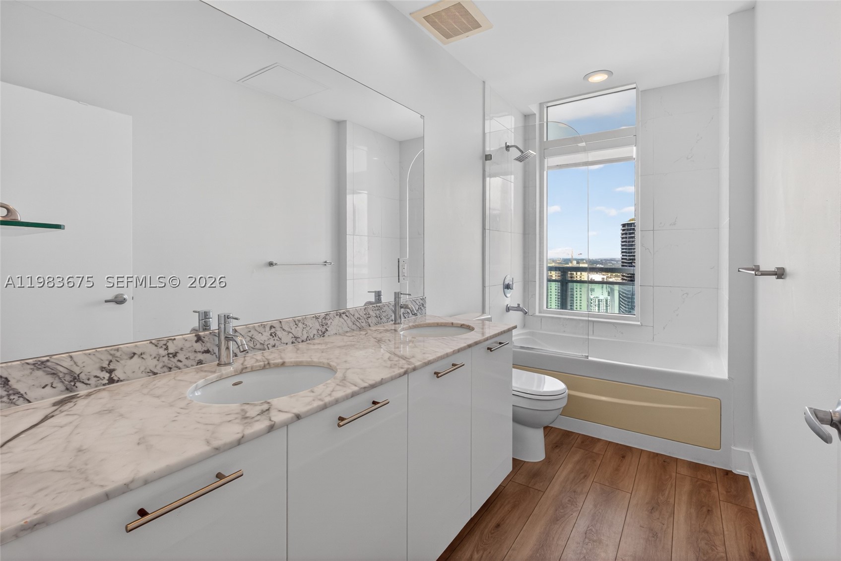 950 Brickell Bay Dr #4100, Miami FL 33131