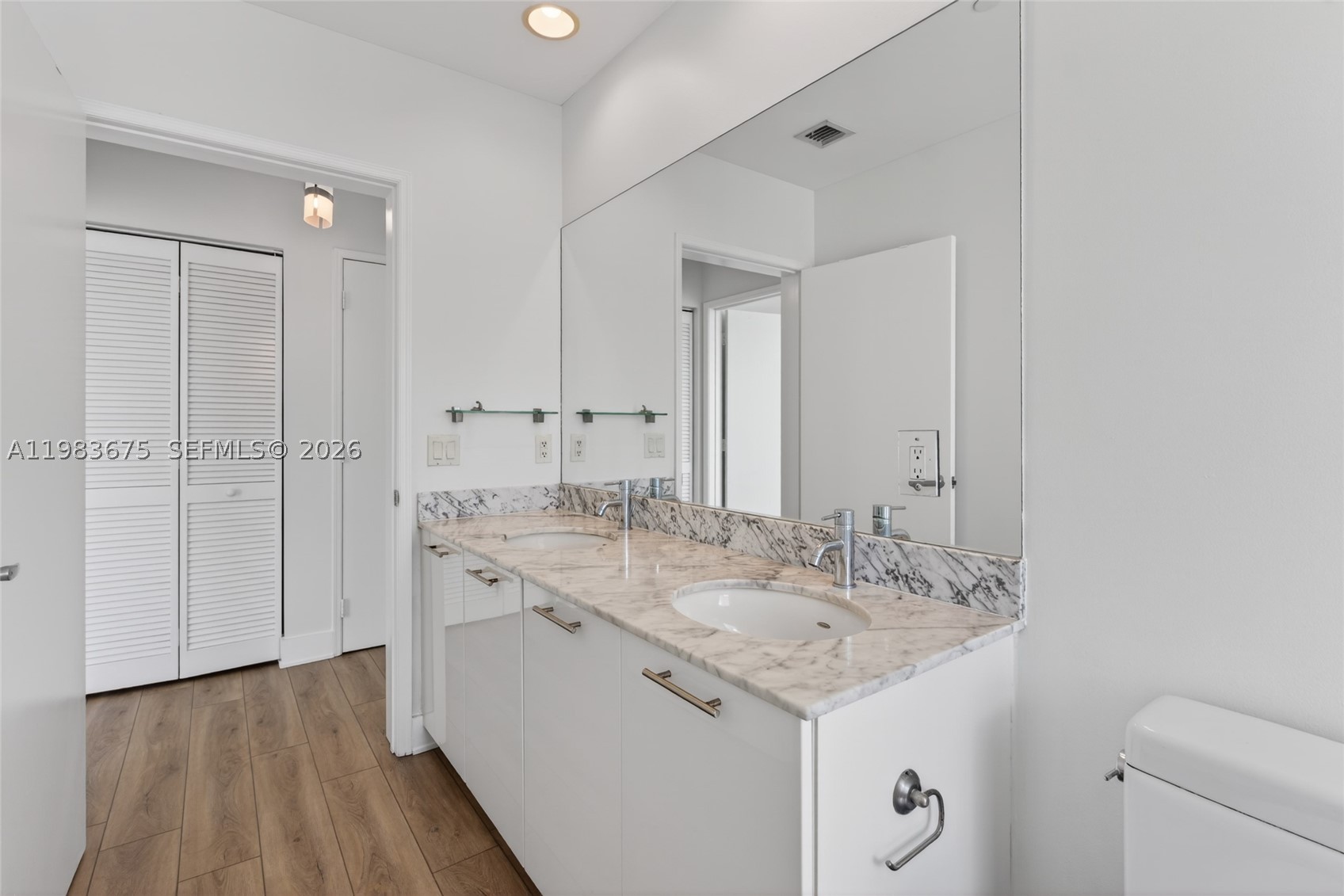 950 Brickell Bay Dr #4100, Miami FL 33131