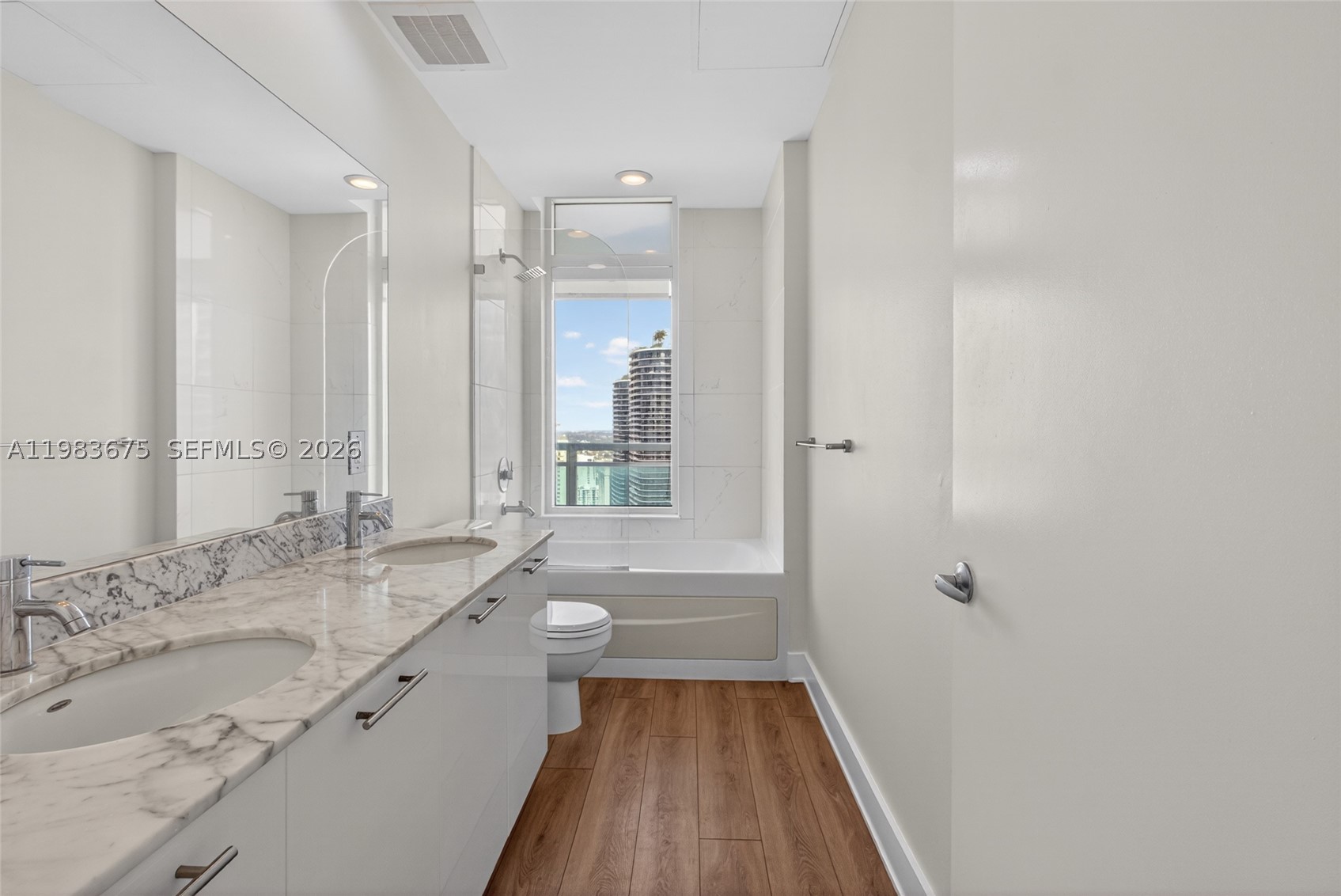 950 Brickell Bay Dr #4100, Miami FL 33131