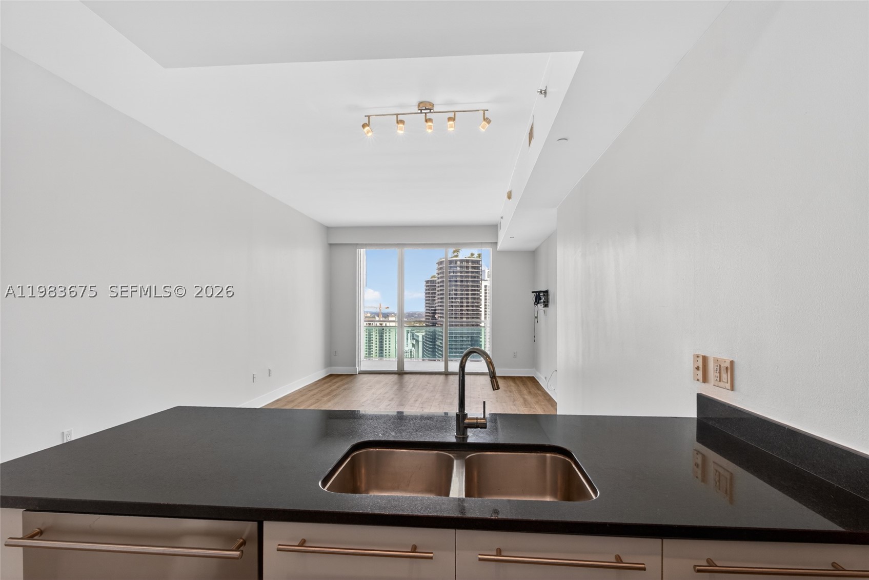 950 Brickell Bay Dr #4100, Miami FL 33131