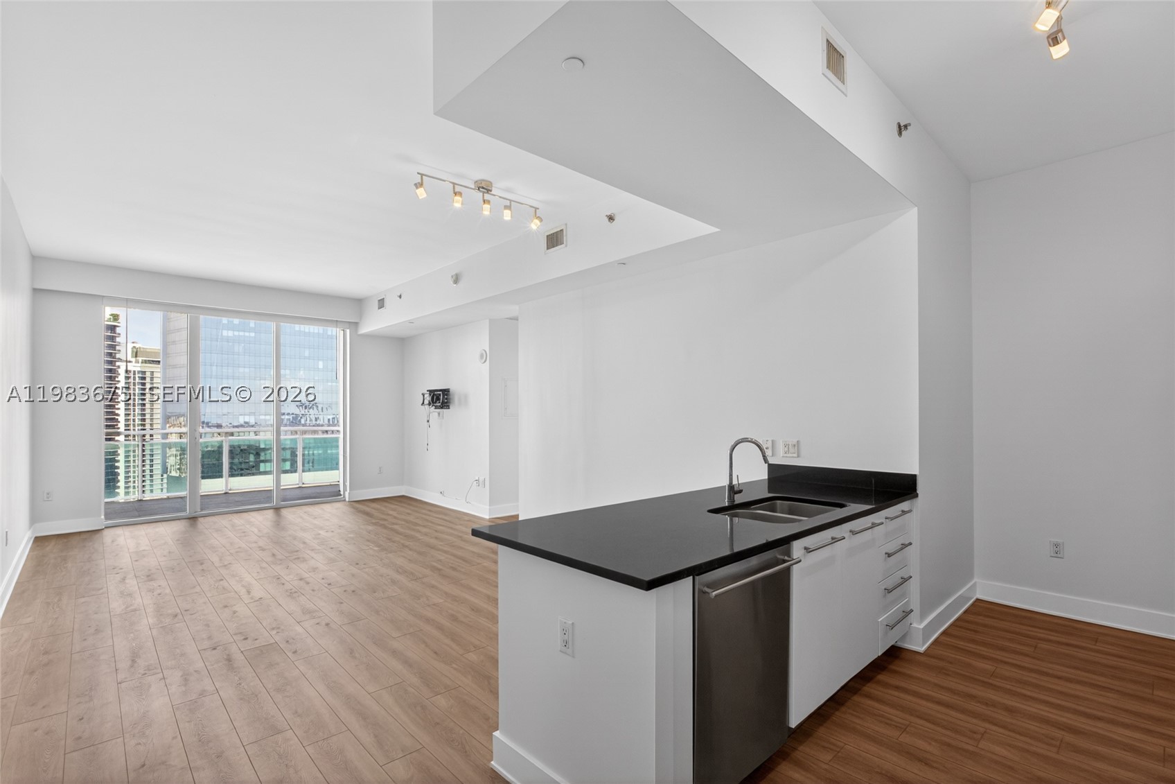 950 Brickell Bay Dr #4100, Miami FL 33131