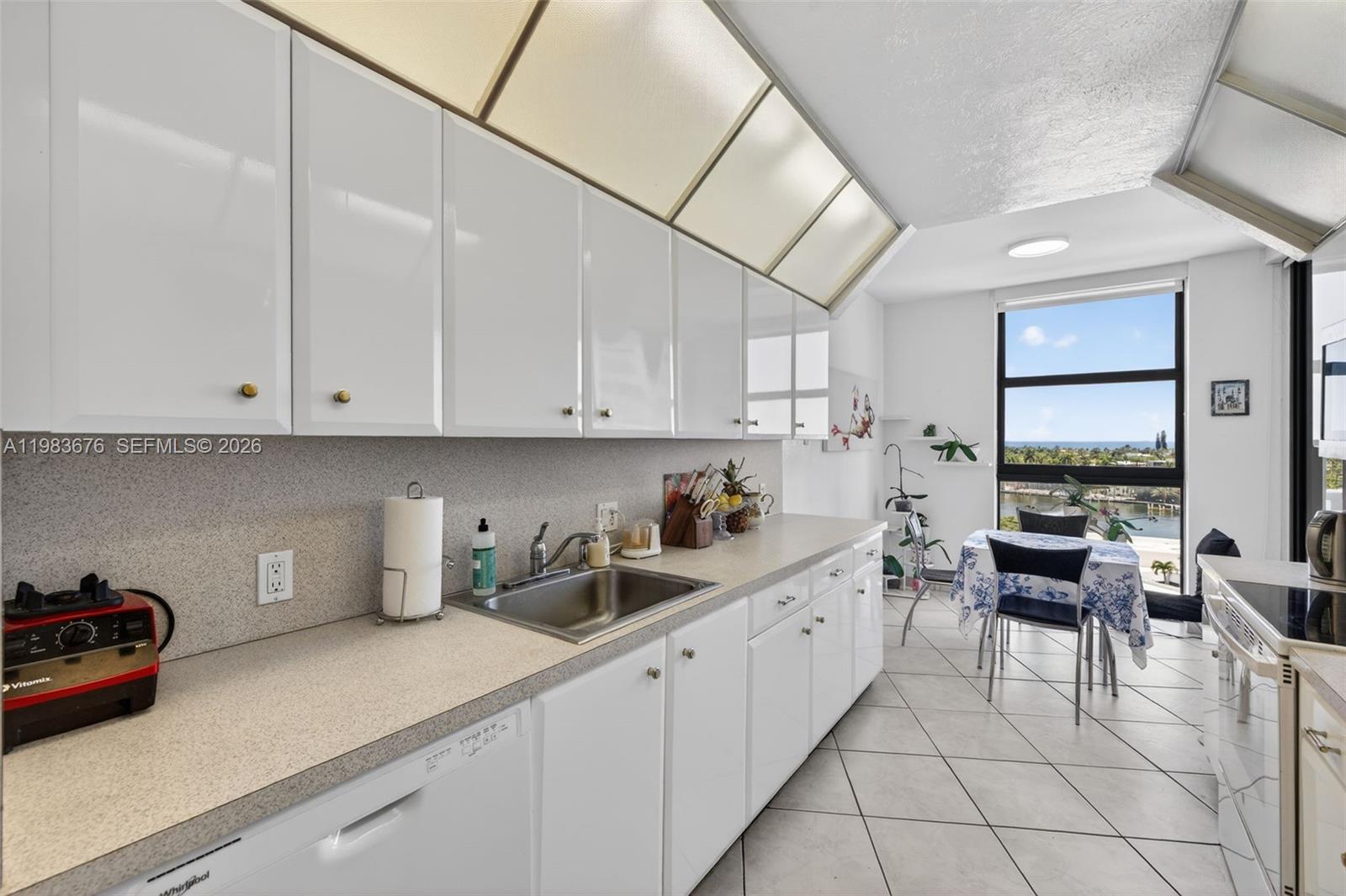 20281 E Country Club Dr #608, Aventura FL 33180