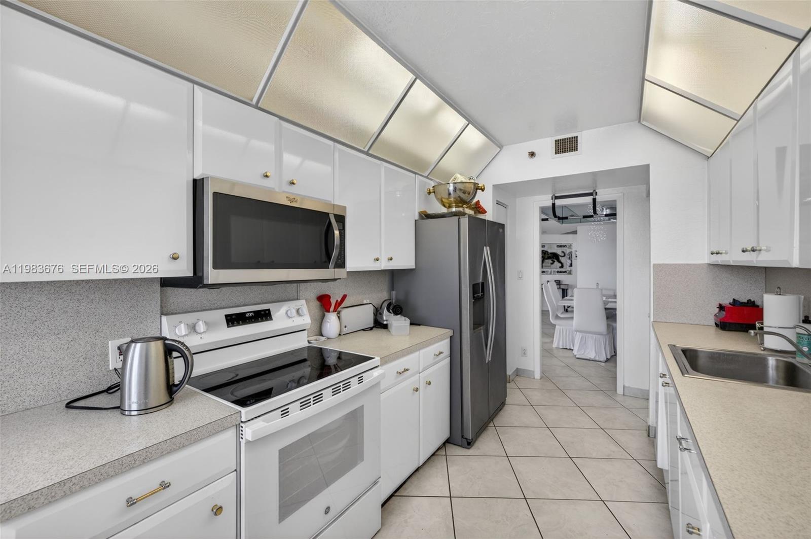 20281 E Country Club Dr #608, Aventura FL 33180