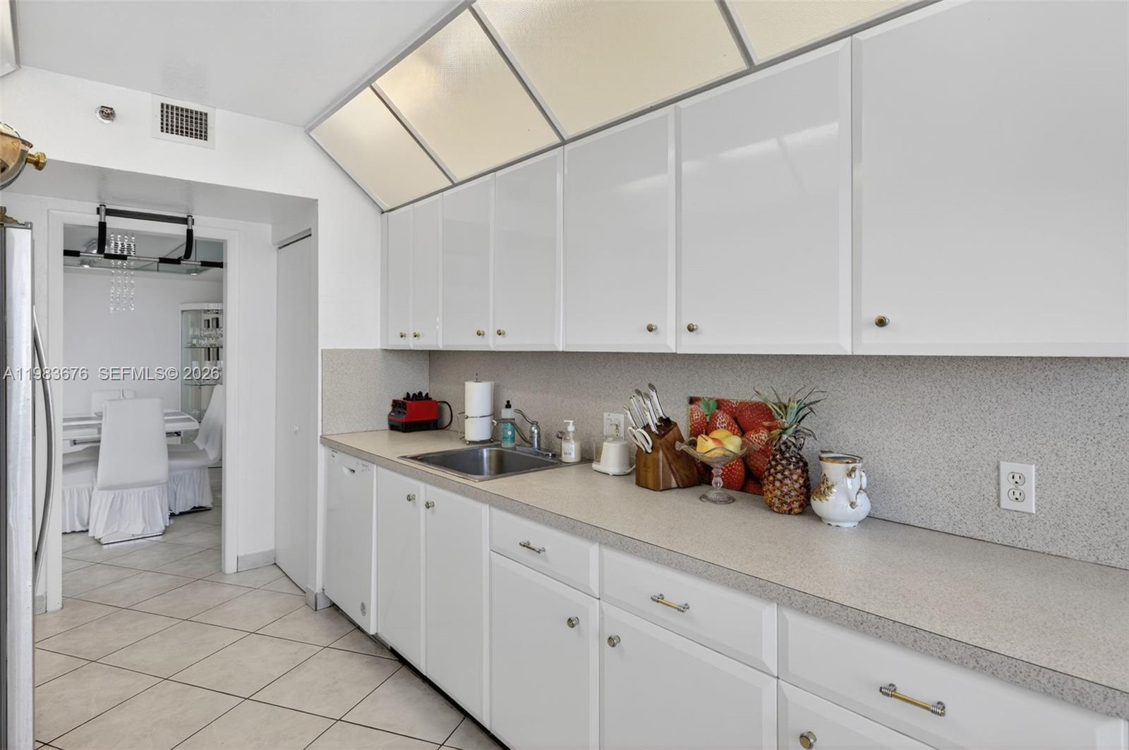 20281 E Country Club Dr #608, Aventura FL 33180