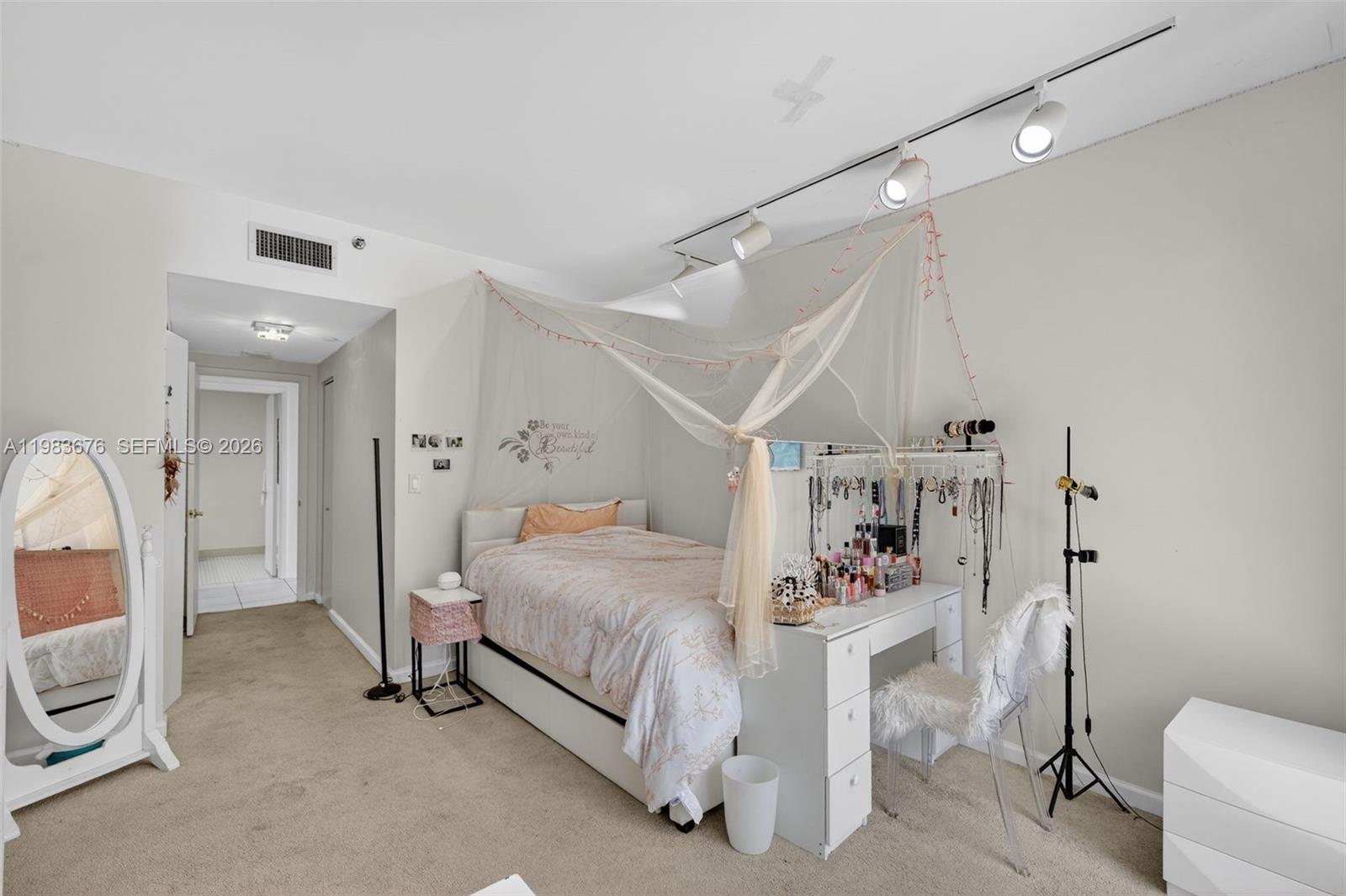 20281 E Country Club Dr #608, Aventura FL 33180