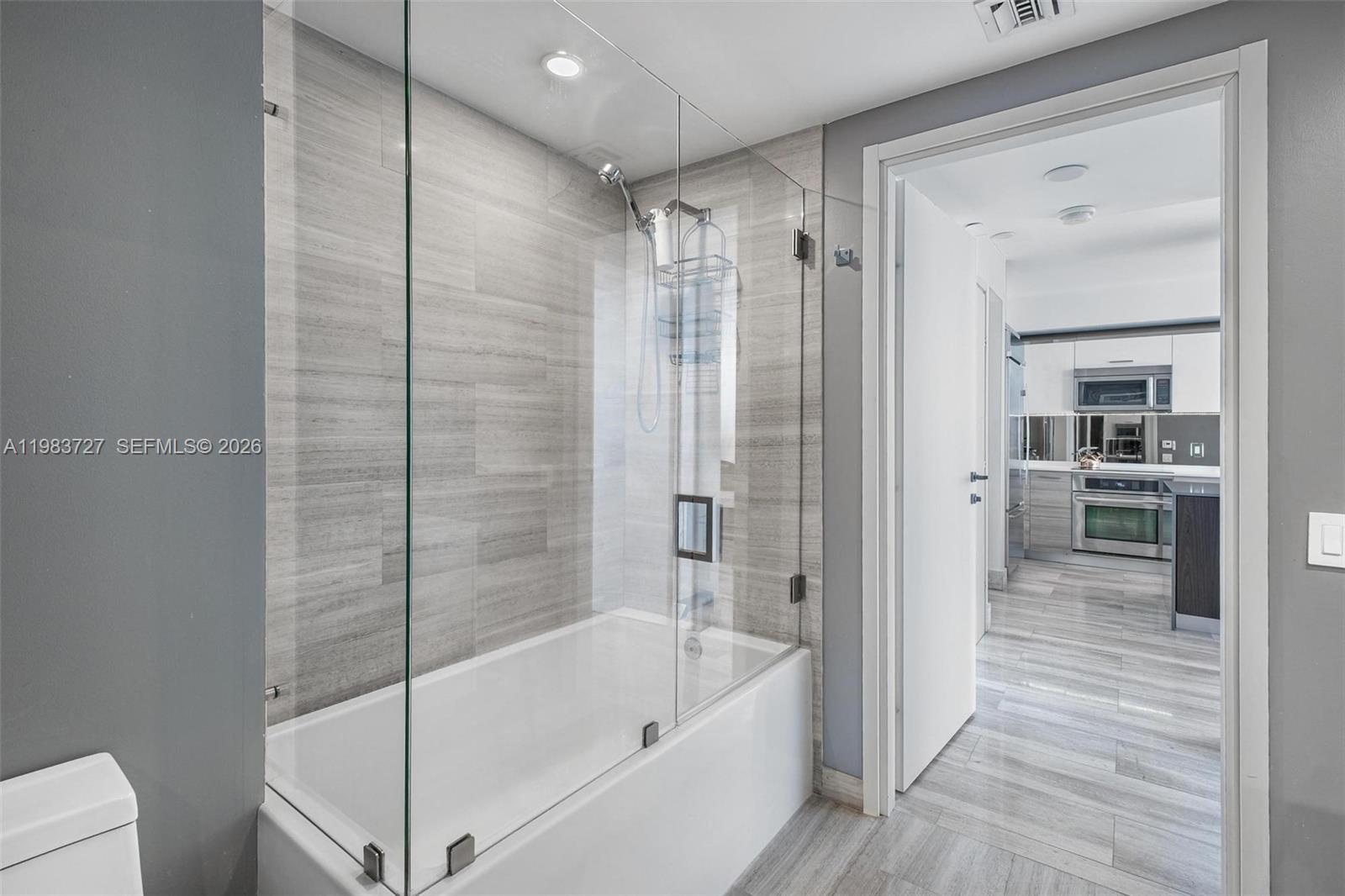 1300 Brickell Bay Dr #1102, Miami FL 33131