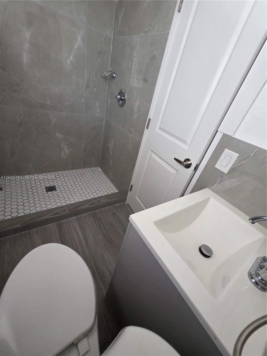 57 Esplanade Dr #71D, Miami Springs FL 33166