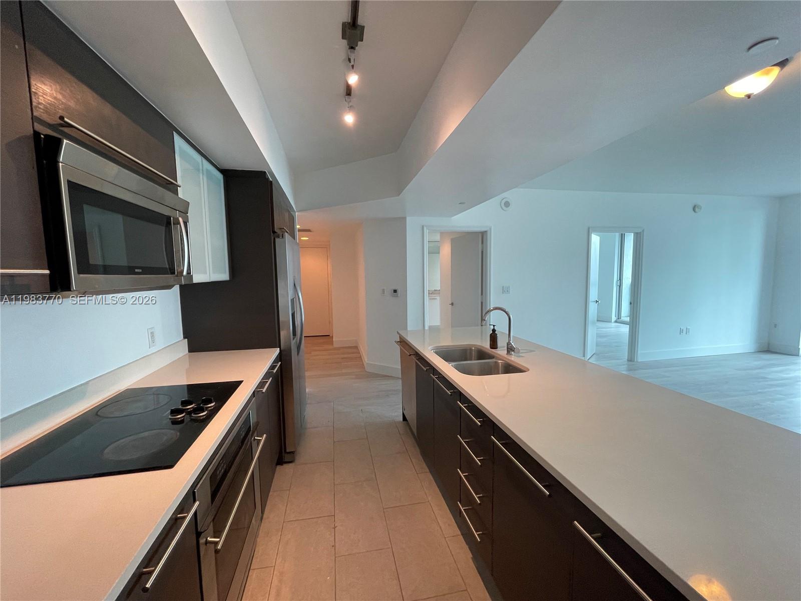 55 SE 6th St #2003, Miami FL 33131