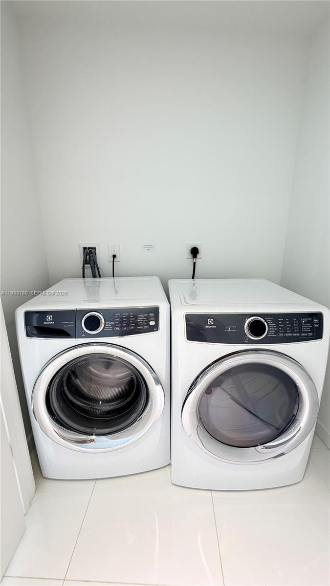 851 NE 1st Ave #2504, Miami FL 33132