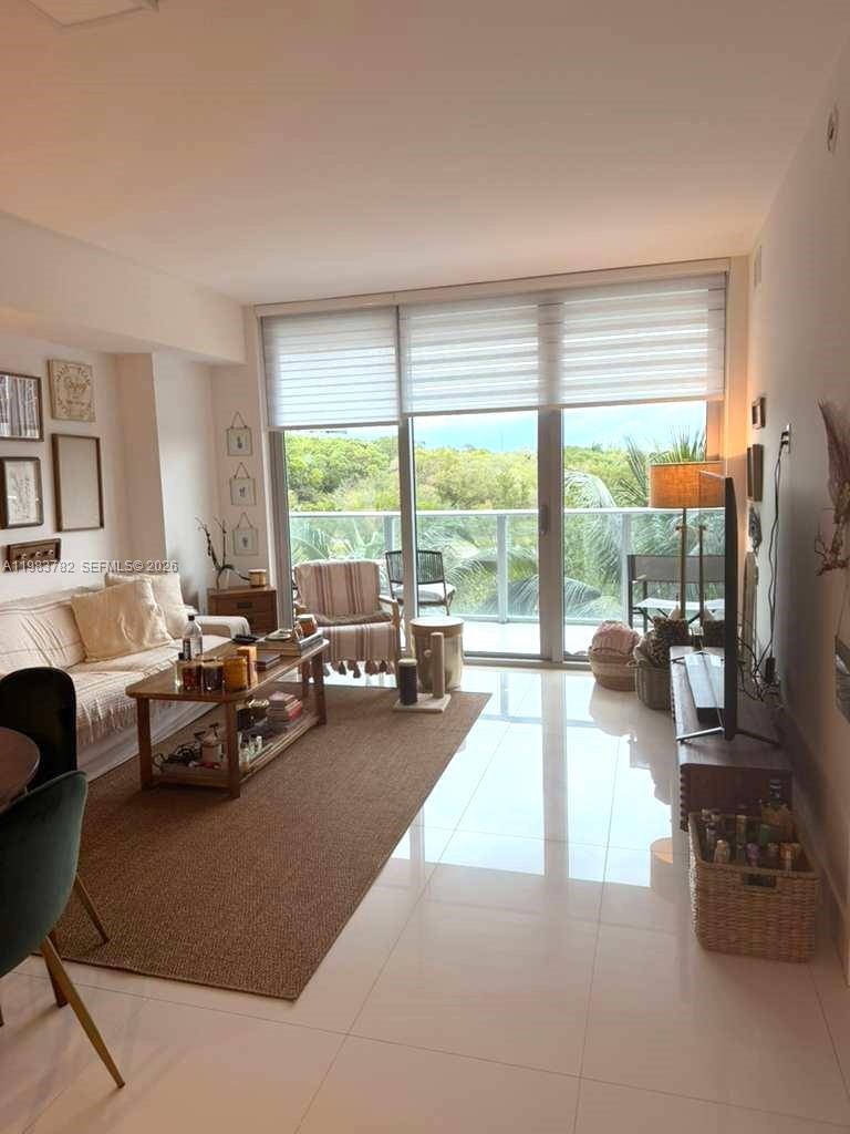 16385 BISCAYNE BLVD #303, Sunny Isles Beach FL 33160