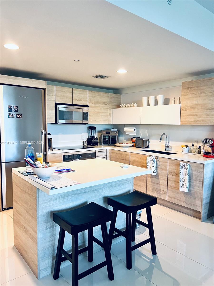 16385 BISCAYNE BLVD #303, Sunny Isles Beach FL 33160
