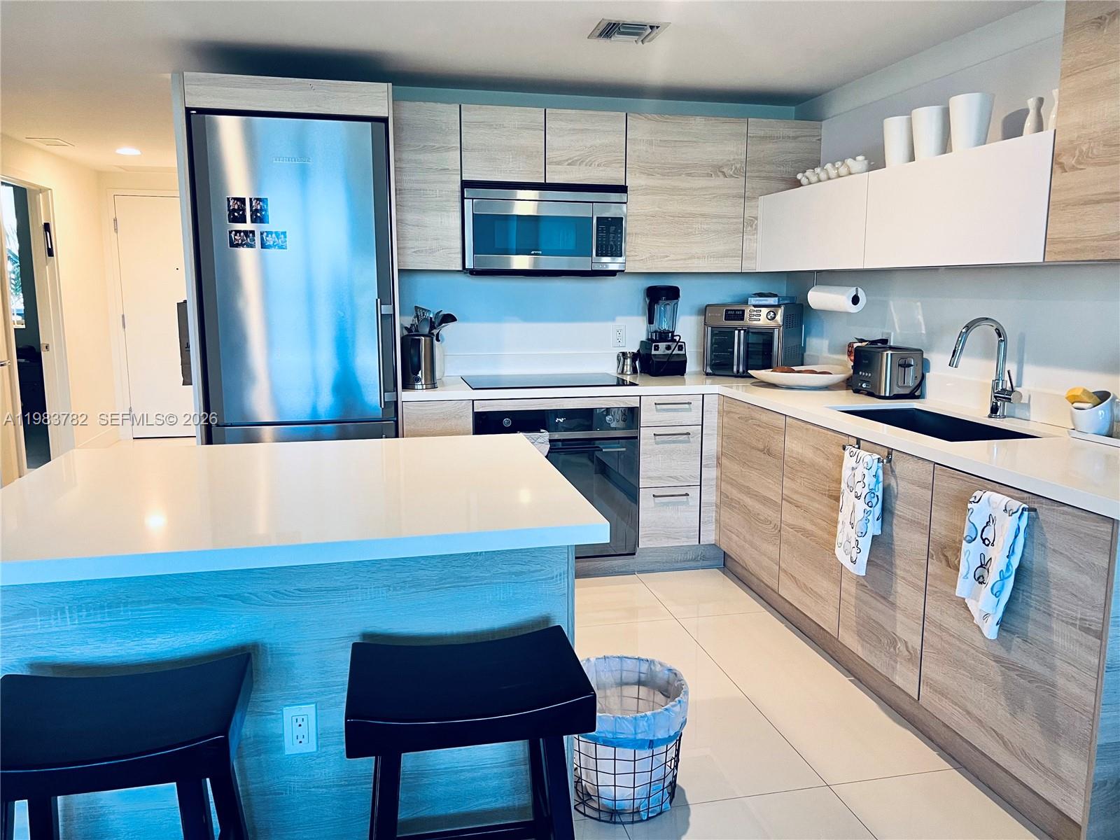 16385 BISCAYNE BLVD #303, Sunny Isles Beach FL 33160