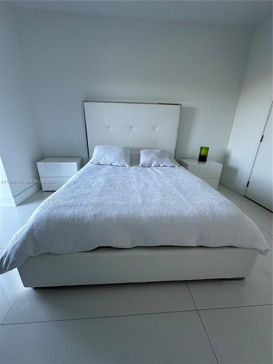 16385 BISCAYNE BLVD #303, Sunny Isles Beach FL 33160