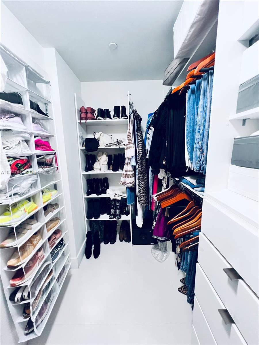 16385 BISCAYNE BLVD #303, Sunny Isles Beach FL 33160