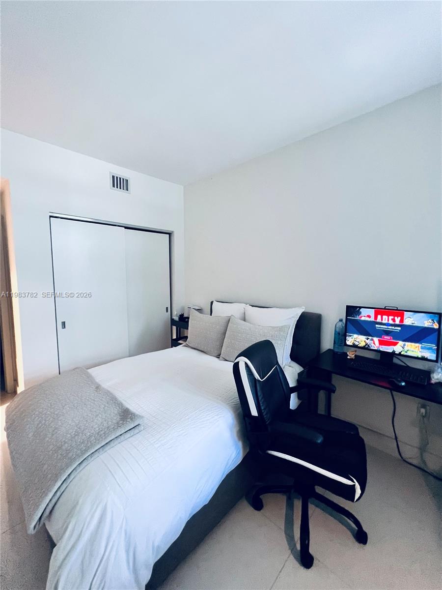 16385 BISCAYNE BLVD #303, Sunny Isles Beach FL 33160