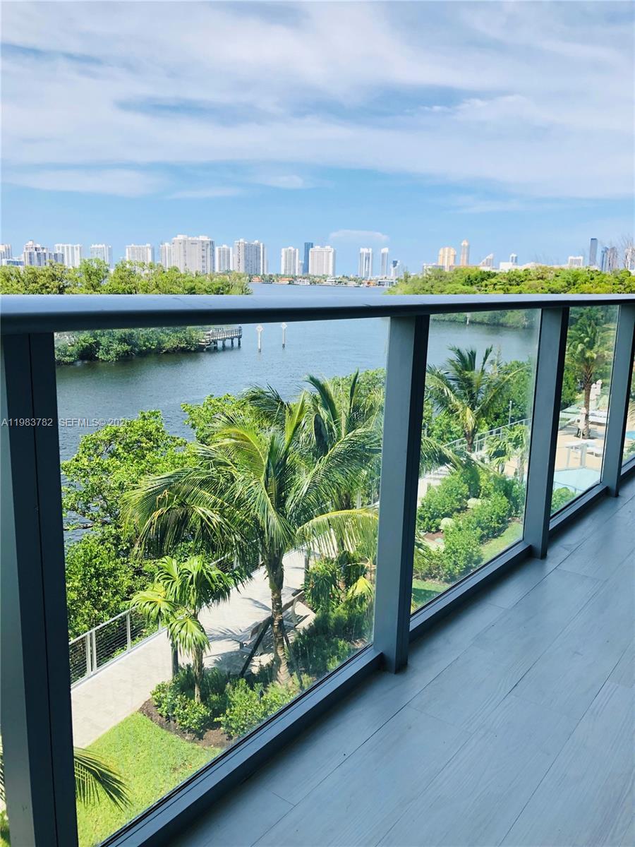 16385 BISCAYNE BLVD #303, Sunny Isles Beach FL 33160